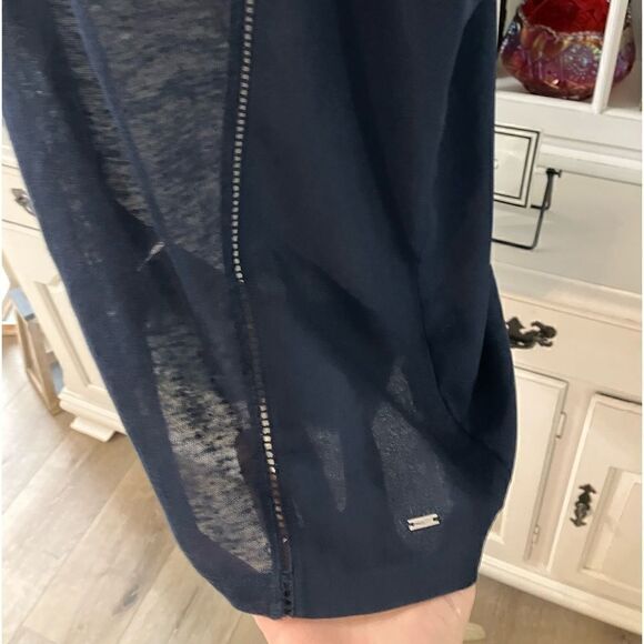 Tommy Hilfiger | Navy V-Neck Top | Large - Picture 5 of 10